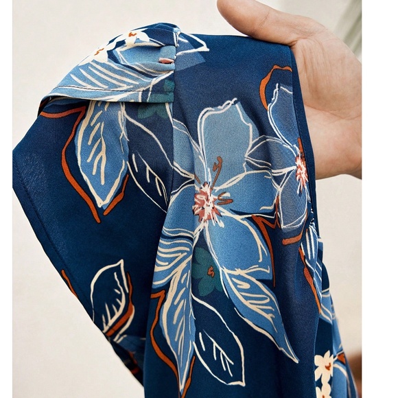 Plus Blue Floral print  Ruffle Short Sleeve Blouse - Picture 5 of 5